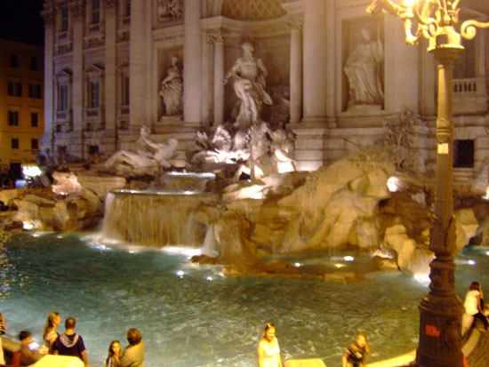1_rome_044_Trevi_Fountain_at_night