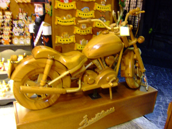 1_rome_045_wooden_motorcycle
